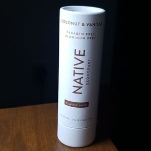 Native plastic free coconut &vanilla deodorant